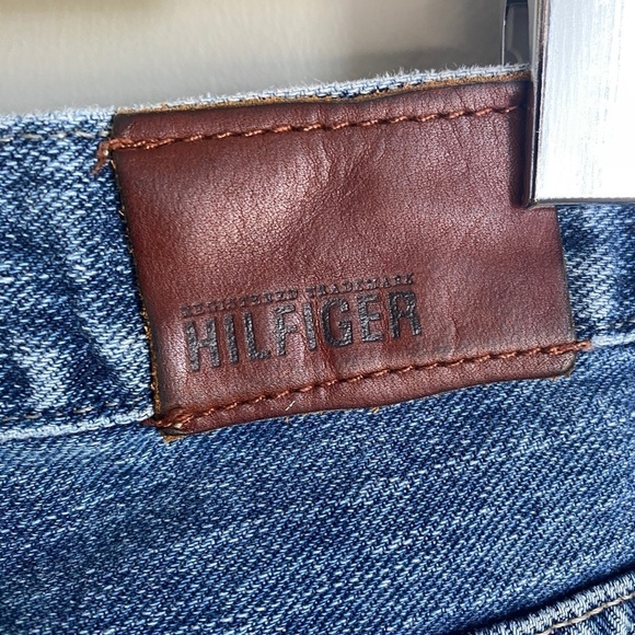 Tommy Hilfiger Men's Freedom Fit Standard Wash Jeans - Picture 6 of 15